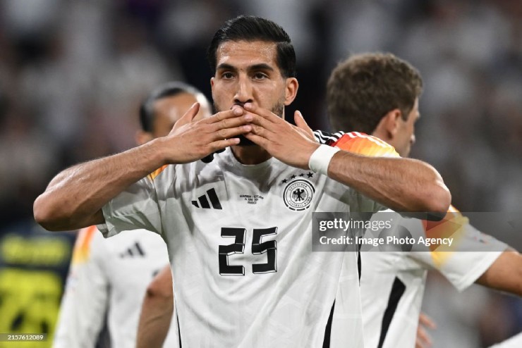 Tuy nhiên, Emre Can, cầu thủ vừa nhận "vé vớt" dự EURO 2024 kịp ghi bàn thắng thứ 5 cho ĐT Đức trước khi trận đấu kết thúc

