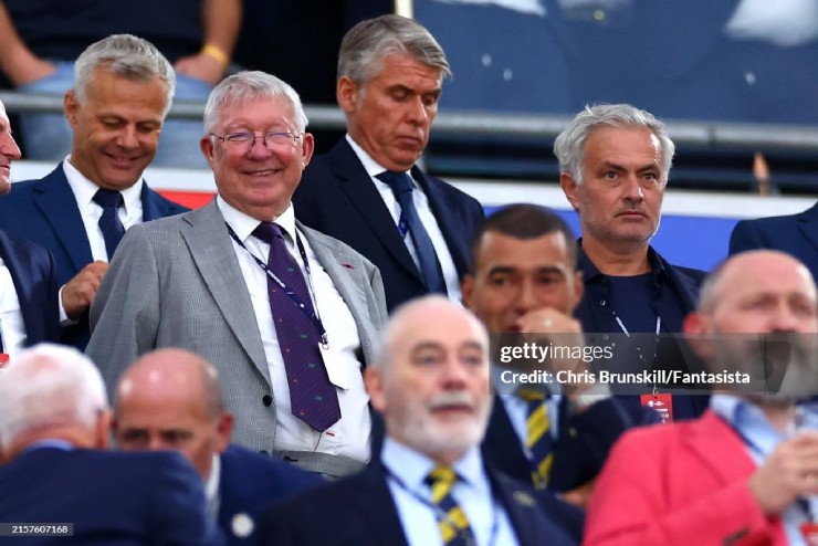 Sir Alex Ferguson và Jose Mourinho cũng tới xem trận đấu này

