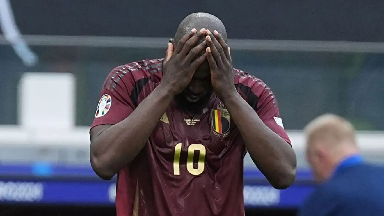 ĐT Bỉ và Lukaku gây “chấn động” EURO, De Bruyne nổi cáu bỏ phỏng vấn