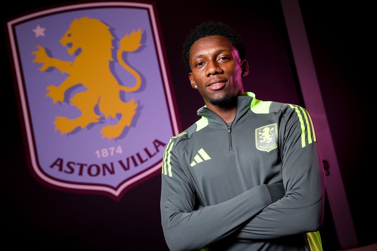 Philogene chính thức trở lại Aston Villa

