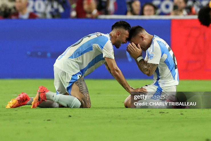 Argentina bảo vệ thành quả 1-0 cho đến hết trận, qua đó bảo vệ thành công ngôi vương Copa America. Người hùng Lautaro Martinez không thể giấu nổi nước mắt khi trận đấu kết thúc.

