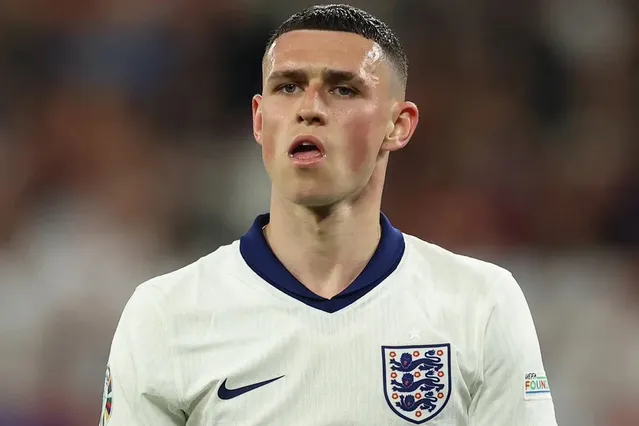 Phil Foden mong người hâm mộ ngừng chỉ trích HLV Gareth Southgate
