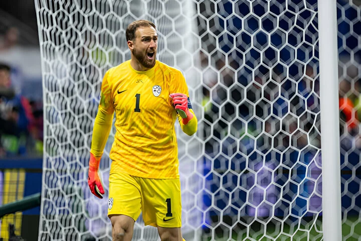 Jan Oblak cũng xứng đáng nhận khen ngợi. Thủ thành Slovenia có 6 pha cản phá, trong đó từ chối cơ hội ghi bàn của Ronaldo trên chấm phạt đền ở hiệp phụ.

