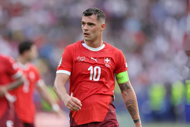 Granit Xhaka trở thành "bộ não" của lối chơi của Thụy Sĩ ở vòng 1/8. Anh chuyền bóng nhiều nhất trận, thực hiện nhiều đường chuyền xuyên tuyến nhất và thực hiện nhiều đường chuyền vào 1/3 cuối sân nhất, theo thống kê. 


