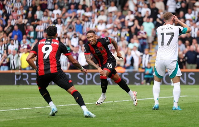 Bournemouth cầm hòa Newcastle ở vòng trước
