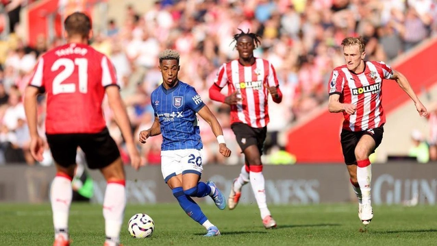 Southampton vừa đánh rơi chiến thắng trước Ipswich.
