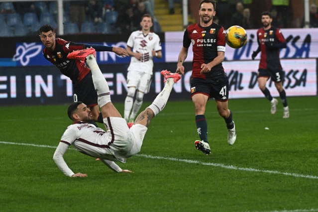 Torino tiếp tục ngã ngựa trước Genoa
