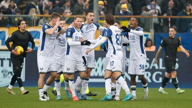 Verona nắm lợi thế trong cuộc đua trụ hạng sau chiến thắng trước Parma
