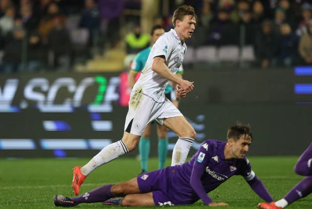 Fiorentina để thua Napoli trong trận mở màn năm mới
